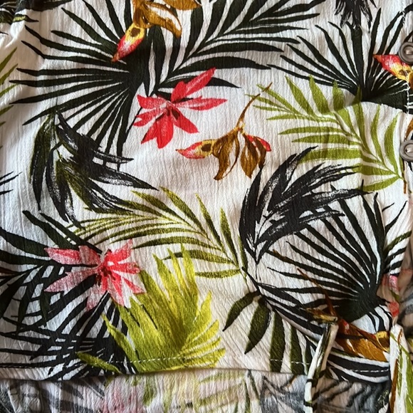 Floral Hawaiian crop top white lotus - Picture 2 of 3